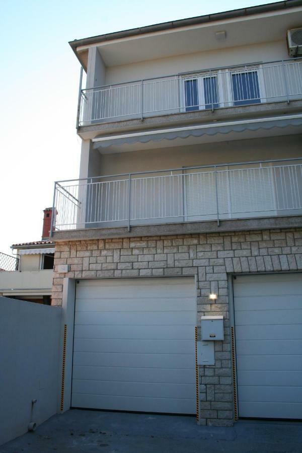 Apartment Vuk Pula Exterior photo